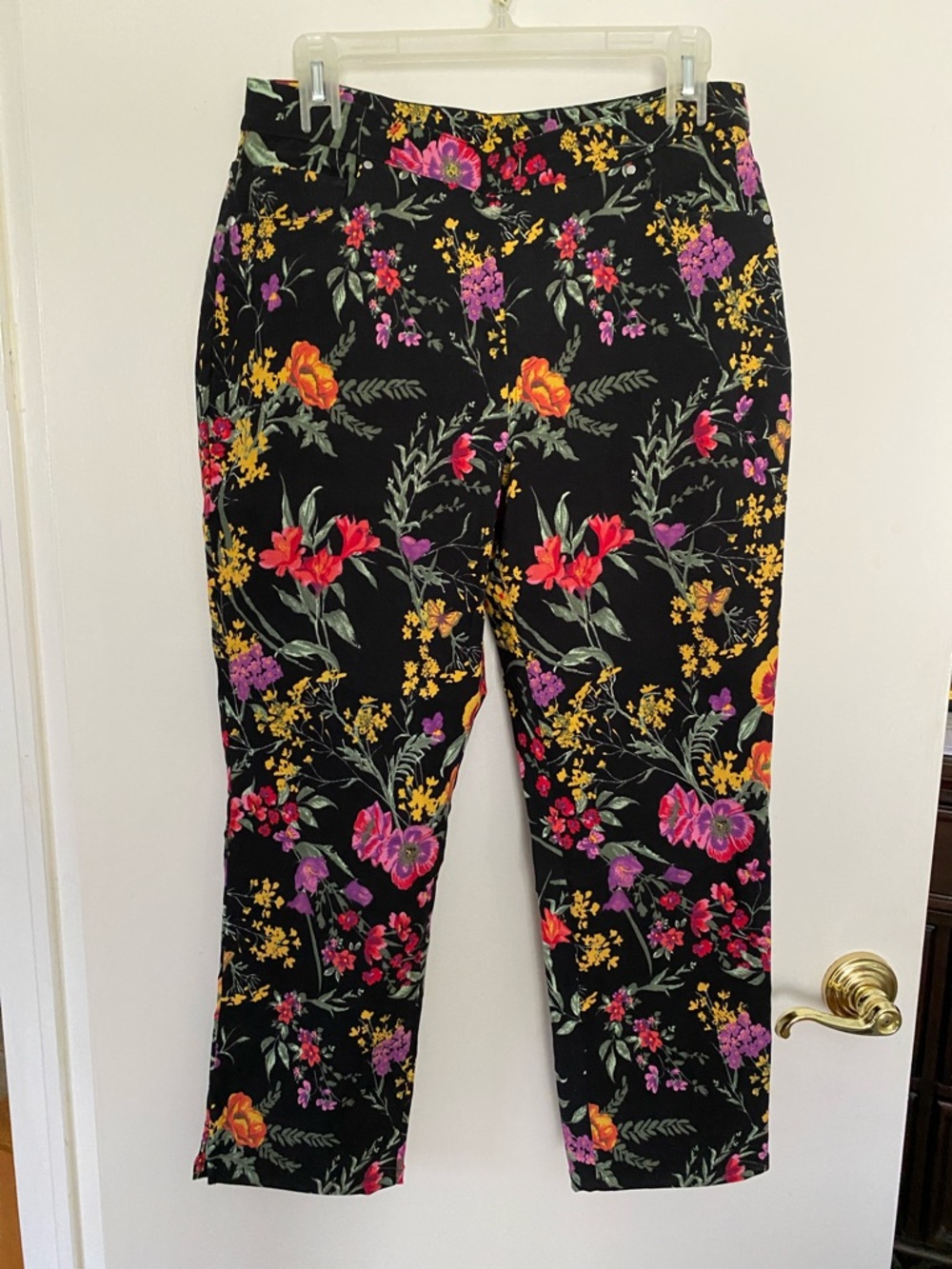 Susan Graver Black Floral Waistband Crop Pants with Pink and Yellow Blooms. NEW.